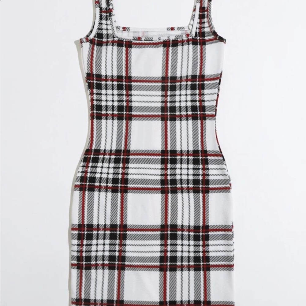 3x 4x Plaid white Black Red knee length plus dress - Picture 3 of 7